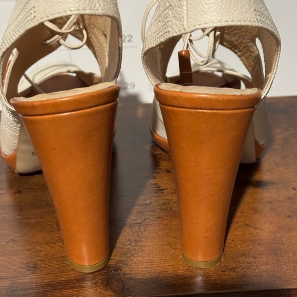 Brand New Pristine Bone and Tan Hobbs London Peek-a-Boo Lace Up Chunky Heels - Picture 5 of 7
